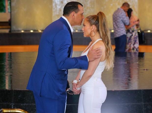 Potret kebersamaan pasangan Alex dan J.Lo