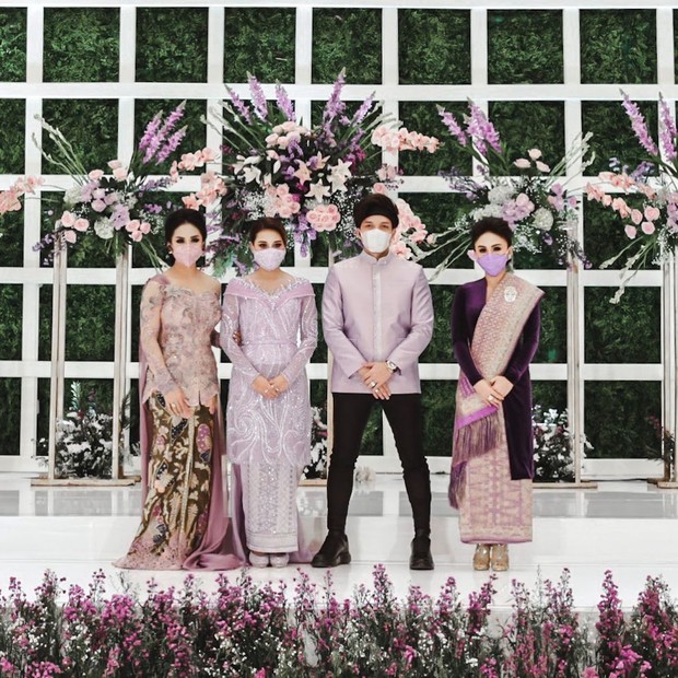 Aurel Hermansyah bersama ibu kandung dan tantenya/instagram.com/attahalilintar