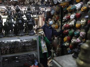 Berburu Barang Antik di Pasar Triwindu Solo Berburu Barang Antik di Pasar Triwindu Solo