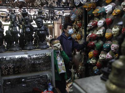 Berburu Barang Antik di Pasar Triwindu Solo
