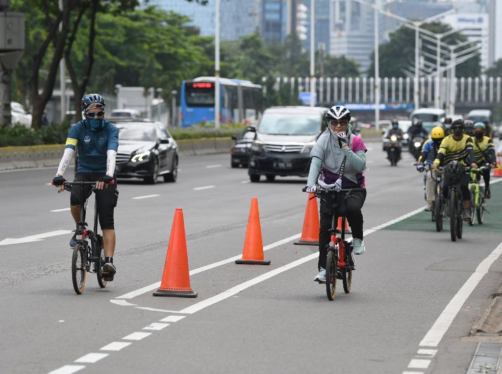 Heboh Peleton Road Bike Jalur Kanan, Bagaimana Aturan Bersepeda di DKI? Heboh Peleton Road Bike Jalur Kanan, Bagaimana Aturan Bersepeda di DKI?