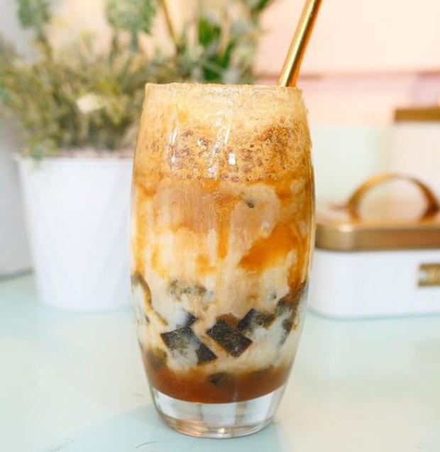 Ice Coffee Frappe Jelly Caramel ala Tasyi Athasyia / foto: instagram.com/tasyiiathasyia Ice Coffee Frappe Jelly Caramel ala Tasyi Athasyia / foto: instagram.com/tasyiiathasyia