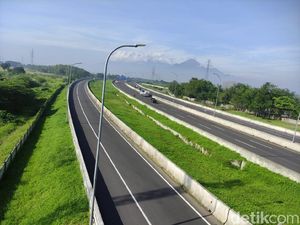 Jalan Tol Sidoarjo Tampak Sepi di Hari Raya Nyepi Jalan Tol Sidoarjo Tampak Sepi di Hari Raya Nyepi