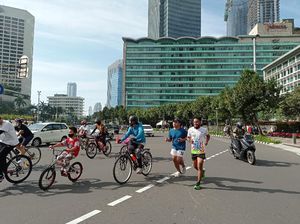 Pesepeda Dominasi Kawasan Bundaran HI di Minggu Pagi
