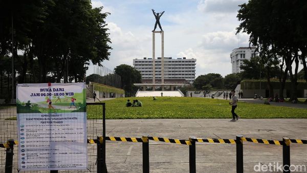 Kembali Dibuka untuk Umum, Taman Lapangan Banteng Ramai Pengunjung