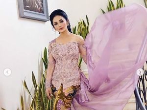 8 Gaya KD Hadiri Lamaran Aurel, Pakai Kebaya Anne Avantie yang Dibuat Kilat