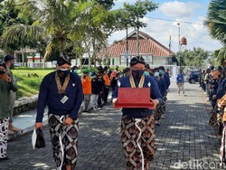 Peringati 32 Tahun Sultan HB X Bertahta, Keraton Yogya Gelar Labuhan Merapi