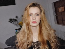 Model Rusia Ini Viral di TikTok, Ternyata Istri Robby Shine