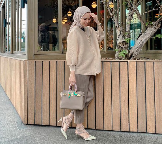 OOTD untuk ibu hamil berhijab/Instagram @iymel