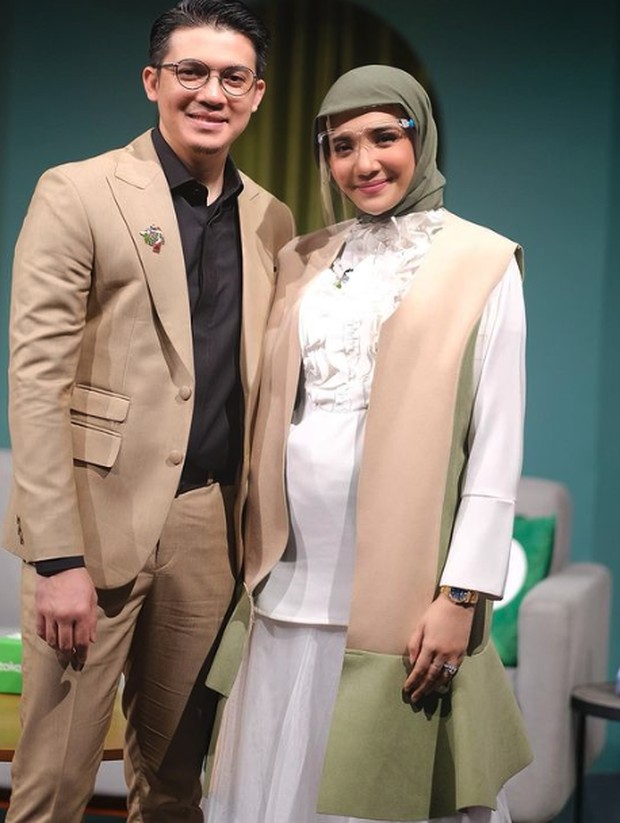 OOTD untuk ibu hamil berhijab/Instagram @zaskiasungkar
