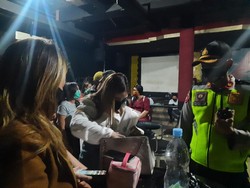 Pengusaha Karaoke-Panti Pijat Surabaya Harus Bayar Rp 100 Juta Jika Ingin Buka