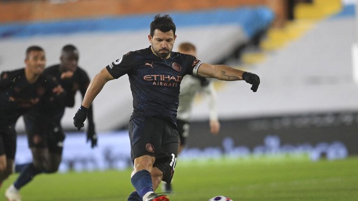 Manchester Citys Sergio Aguero scores his sides third goal from a penalty kick during an English Premier League soccer match between Fulham and Manchester City at the Craven Cottage stadium in London, England, Saturday March 13, 2021. (Adam Davy/Pool via AP)