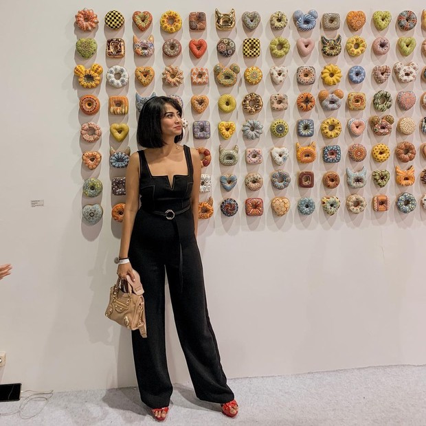 Straight Pants/instagram.com/vanessaangelofficial Model celana dengan potongan lurus bisa memberikan kesan lebih jenjang pada kaki.