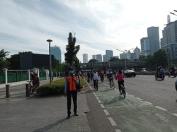 Banyak Pesepeda Keluar Jalur Sepeda Permanen pada Minggu Pagi Ini