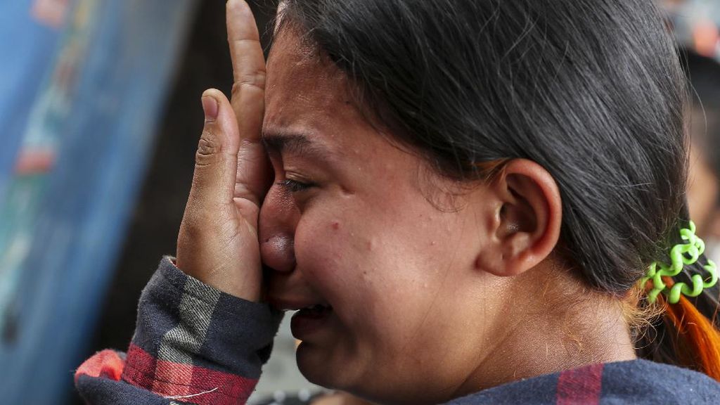 Tangis Keluarga Iringi Prosesi Pemakaman Korban Demo Myanmar