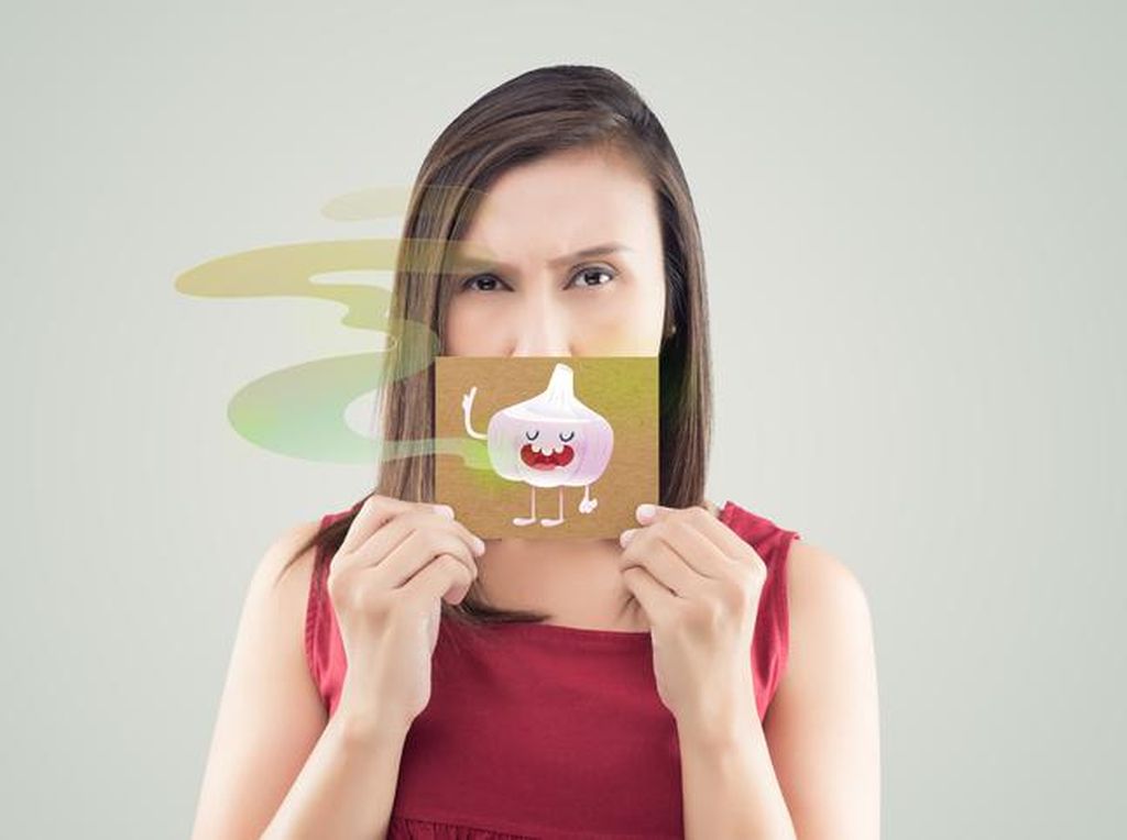 Tips Gampang Hilangkan Nafas Bau Bawang Putih, Contek Yuk! Tips Gampang Hilangkan Nafas Bau Bawang Putih, Contek Yuk!