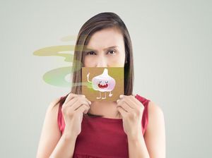 Tips Gampang Hilangkan Nafas Bau Bawang Putih, Contek Yuk! Tips Gampang Hilangkan Nafas Bau Bawang Putih, Contek Yuk!