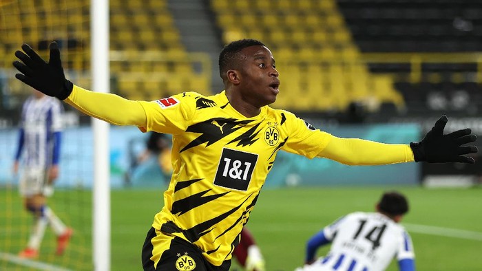 DORTMUND, GERMANY - MARCH 13: Youssoufa Moukoko of Borussia Dortmund celebrates after scoring their teams second goal during the Bundesliga match between Borussia Dortmund and Hertha BSC at Signal Iduna Park on March 13, 2021 in Dortmund, Germany. Sporting stadiums around Germany remain under strict restrictions due to the Coronavirus Pandemic as Government social distancing laws prohibit fans inside venues resulting in games being played behind closed doors. (Photo by Lars Baron/Getty Images)