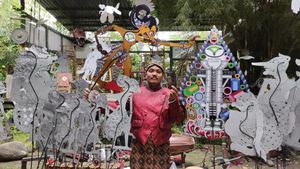 Begini Jadinya Kalau Wayang Kulit Dibuat dari Baja