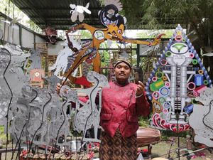 Begini Jadinya Kalau Wayang Kulit Dibuat dari Baja