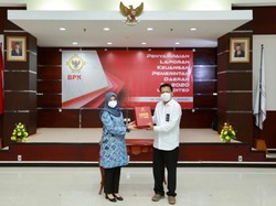 Bupati Ipuk Serahkan LKPD 2020 ke BPK Perwakilan Jatim