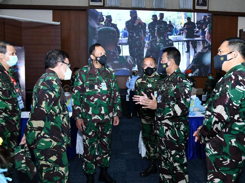 Kasau Tinjau Langsung Vaksinasi 3.486 Prajurit di Mabes TNI Cilangkap Kasau Tinjau Langsung Vaksinasi 3.486 Prajurit di Mabes TNI Cilangkap