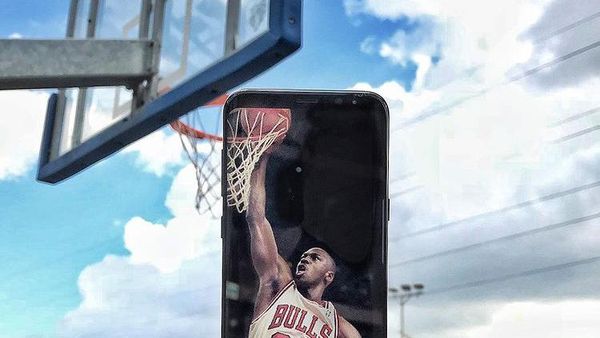 Keren! Tanpa Photoshop, Foto di HP Menyatu dengan Benda Nyata