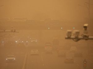China Menguning Diterjang Badai Pasir China Menguning Diterjang Badai Pasir