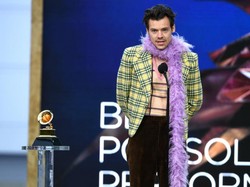 Momen Taylor Swift Tepuk Tangan Meriah untuk Harry Styles di Grammy
