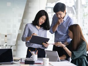 Badai PHK Tak Kunjung Usai Kala Unicorn RI Terus Bertambah Badai PHK Tak Kunjung Usai Kala Unicorn RI Terus Bertambah