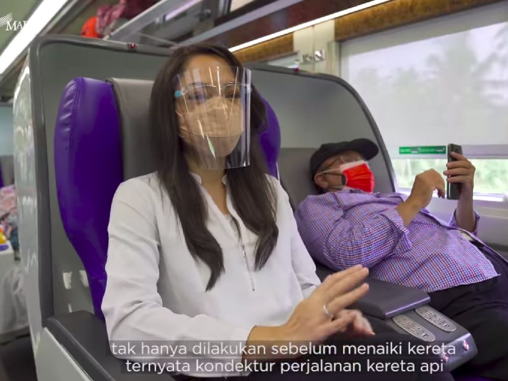 Intip Momen dr Reisa Pertama Kali Naik Kereta Setelah Pandemi