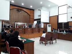 Saksi dari Kemenaker Tak Setuju Cuitan Jumhur soal UU Omnibus Law