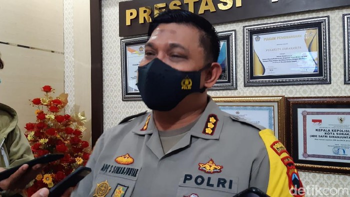 Kapolresta Solo Kombes Pol Ade Safri Simanjuntak memberikan keterangan kepada wartawan.