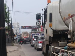 Dishub Kurang Personel Jaga Jl Legok Tangerang dari Truk-truk Bandel