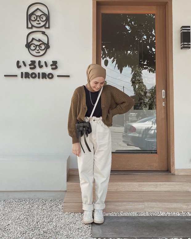 Knit cardigan/instagram.com/helminursifah/ Knit cardigan