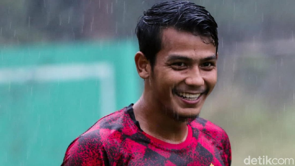 Leo Guntara gagal diikat oleh Semen Padang. (Foto: detikcom/Jeka Kampai)