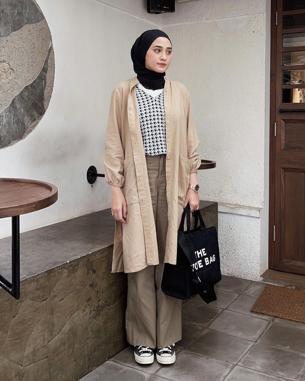 Long shirt/pexels.com Long shirt