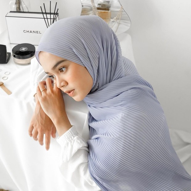 Tips Menggunakan Pleated Pashmina yang Kekinaan agar Tetap Nyaman dan Stylish