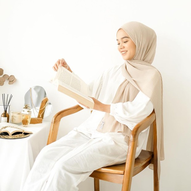 Tips Menggunakan Pleated Pashmina yang Kekinaan agar Tetap Nyaman dan Stylish