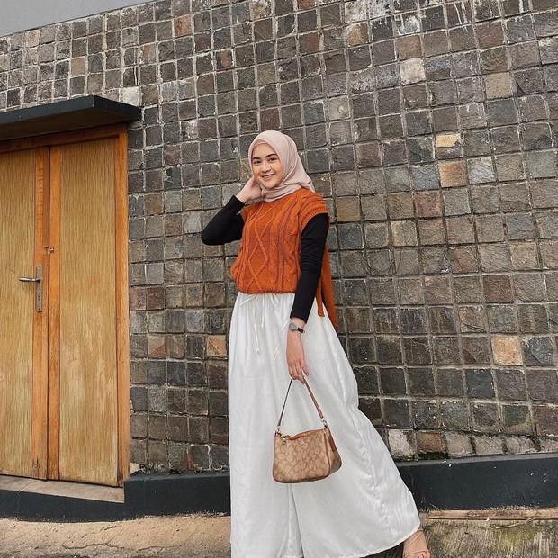 Intip Mix and Match Wide Leg Trouser ala Hijabers TikTok Cantik Alifhia Fitri