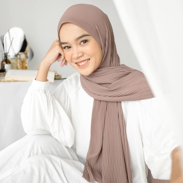 Tips Menggunakan Pleated Pashmina yang Kekinaan agar Tetap Nyaman dan Stylish