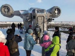 Niat Banget, Fans Star Wars Bangun Kapal Luar Angkasa di Siberia