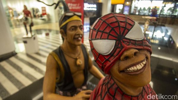 Pameran Instalasi Ini Tampilkan Superhero Bertingkah Lucu Lho
