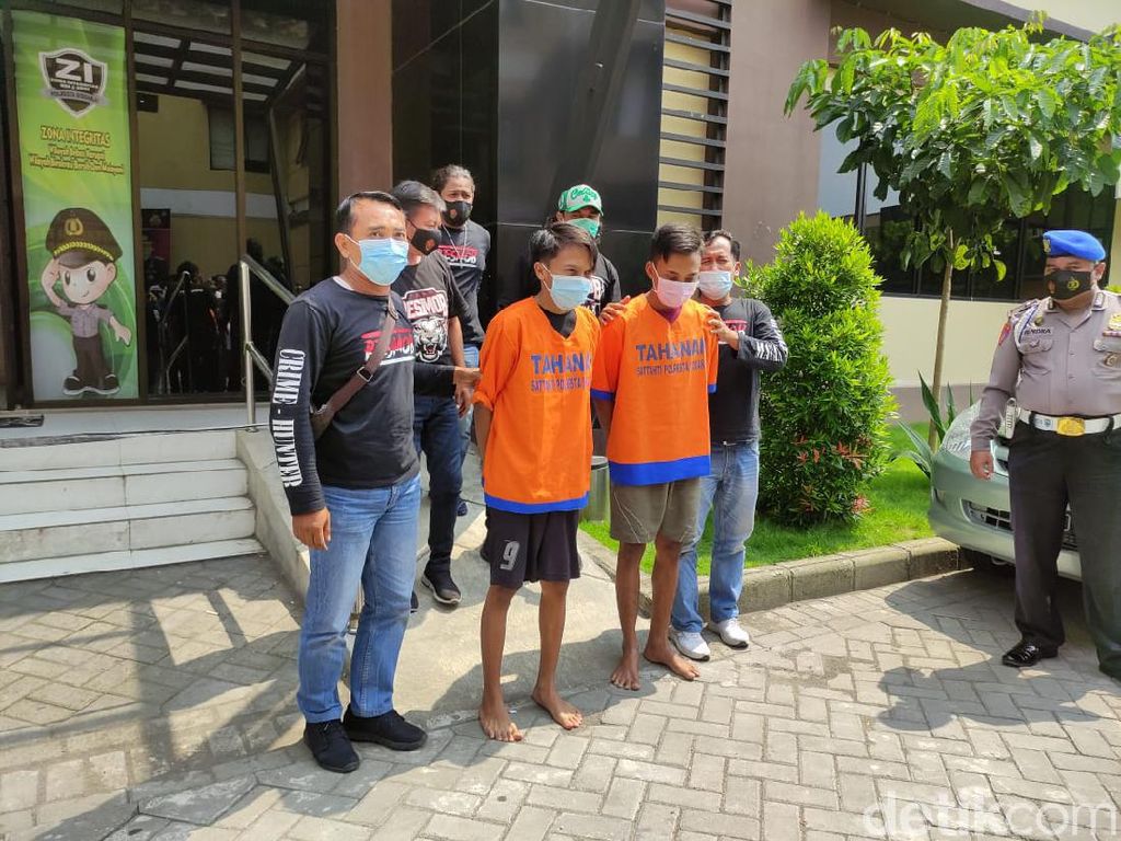 Tega, Dua Pemuda di Sidoarjo Ini Bunuh Teman Sendiri Demi Motor dan HP Tega, Dua Pemuda di Sidoarjo Ini Bunuh Teman Sendiri Demi Motor dan HP