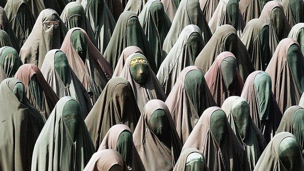 Begini Potret Perempuan Burka yang Tuai Polemik