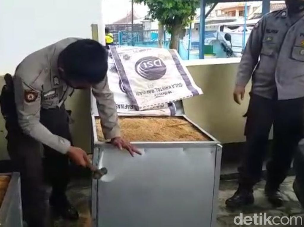 Tipu Warga-Ngaku Punya Uang Gaib, Pria Asal Garut Ditangkap Polisi Tipu Warga-Ngaku Punya Uang Gaib, Pria Asal Garut Ditangkap Polisi