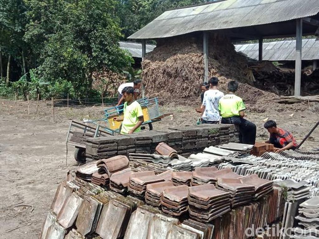 Konflik Internal Ponpes di Kediri Paksa Santri Belajar di Tempat Tak Layak Konflik Internal Ponpes di Kediri Paksa Santri Belajar di Tempat Tak Layak