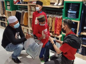 Puluhan Anak Yatim Belanja Gratis di Mall