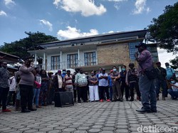 Ortu Korban Pelecehan Guru Sekolah Asrama di Mimika Demo Yayasan