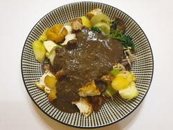 Rujak Cingur, Sajian Moncong Sapi yang Kenyal Gurih Khas Surabaya